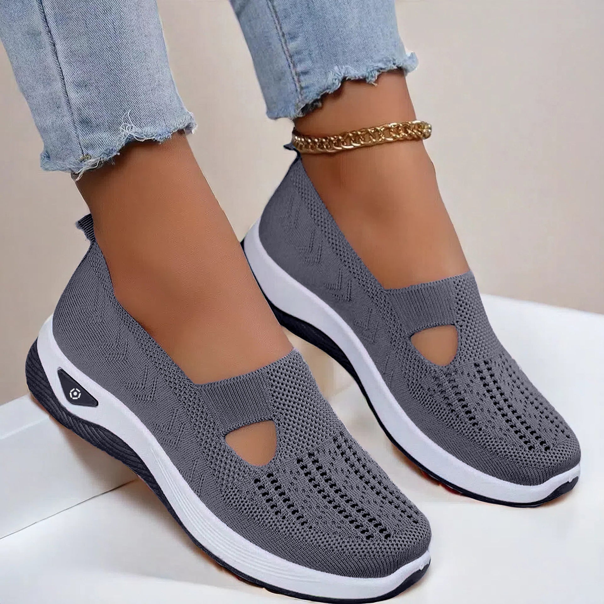 Women's breathable mesh flats shoes with non-slip soft sole and casual design