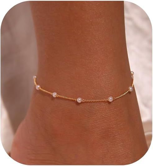 Gold beach anklet with small pearls on ankle chain